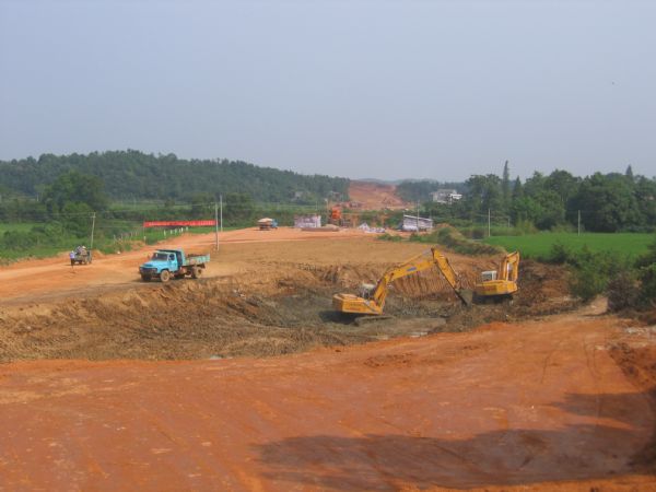 理顺关系，，，增添职员装备，，，周全掀起旱季施工热潮 - 企业要闻 - J9集团