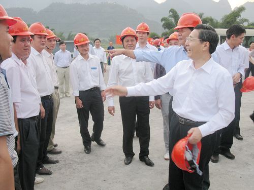 自治区党委书记郭声琨在六河10标视察时说：“你们很棒，，，，，，干得很是好” - 企业要闻 - J9集团