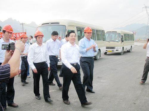 自治区党委书记郭声琨在六河10标视察时说：“你们很棒，，，，，，干得很是好” - 企业要闻 - J9集团
