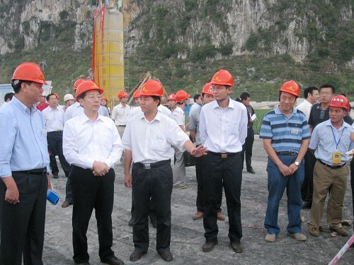 自治区党委书记郭声琨在六河10标视察时说：“你们很棒，，，，，，干得很是好” - 企业要闻 - J9集团