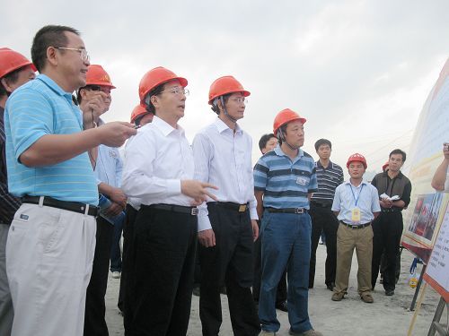自治区党委书记郭声琨在六河10标视察时说：“你们很棒，，，，，，干得很是好” - 企业要闻 - J9集团