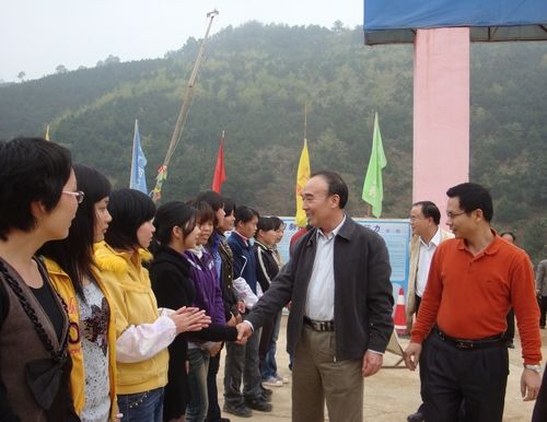 虎年鼓虎劲，，，，，，新年建新功——各级向导新年慰问我公司项目一线员工 - 企业要闻 - J9集团