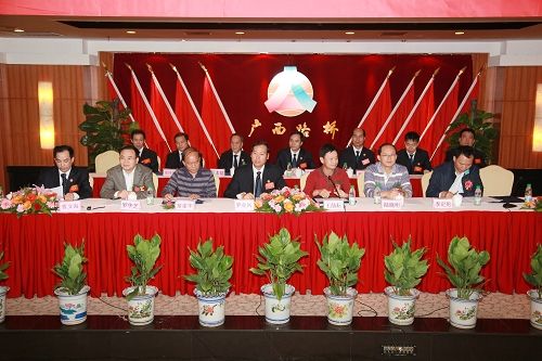 凝心聚力，，，，，，克难攻坚，，，，，，挖潜增效，，，，，，科学生长——广西J9集团总公司八届一次职代会盛大召开 - 企业要闻 - J9集团