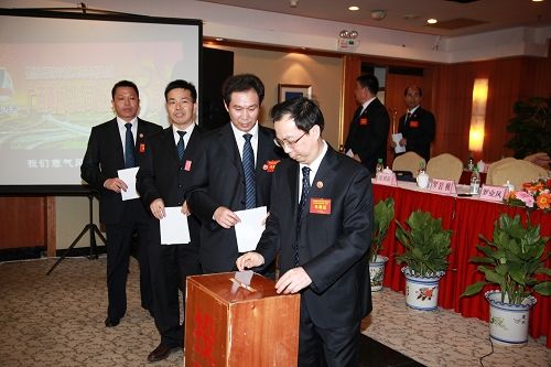 凝心聚力，，，，，，克难攻坚，，，，，，挖潜增效，，，，，，科学生长——广西J9集团总公司八届一次职代会盛大召开 - 企业要闻 - J9集团