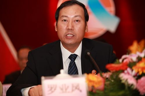 凝心聚力，，，，，，克难攻坚，，，，，，挖潜增效，，，，，，科学生长——广西J9集团总公司八届一次职代会盛大召开 - 企业要闻 - J9集团