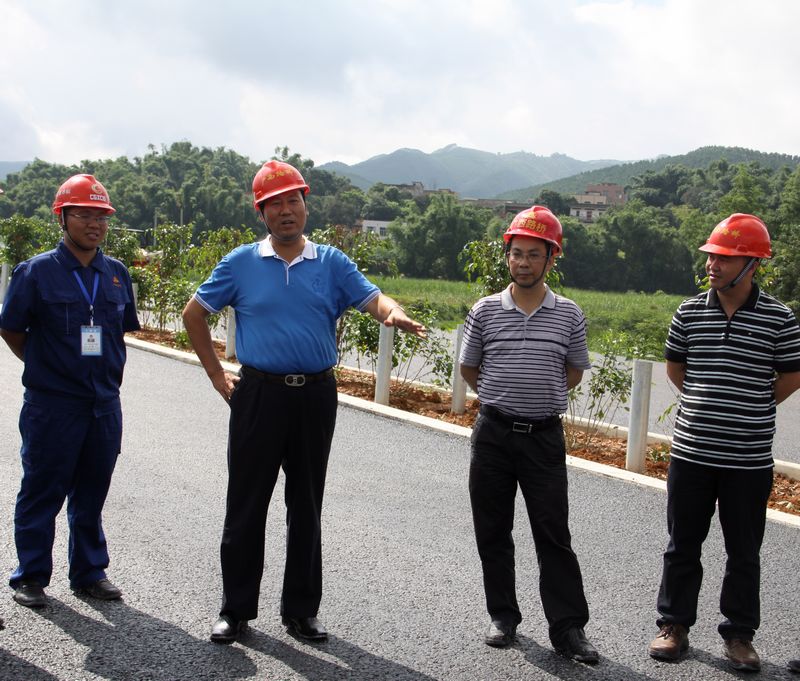 罗业凤总司理和曹文海书记“七一”时代深入钦崇路项目慰问指导 - 企业要闻 - J9集团