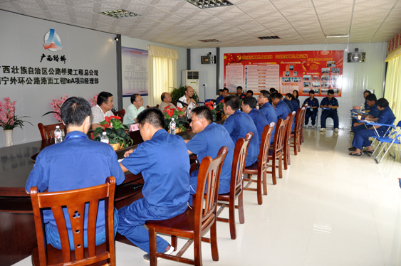 自治区交通运输厅直属机关党委专职副书记罗华芝一行莅临南宁外环A标调研指导 - 企业要闻 - J9集团