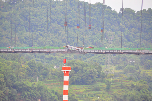 “天下第一跨”波司登大桥桥面格子梁胜利合龙 - 企业要闻 - J9集团