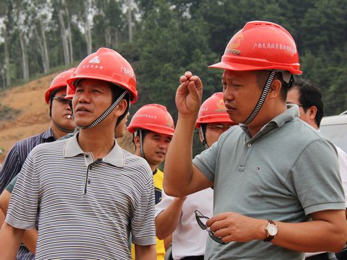 集团公司朱坚和董事长、李定伦总司理一行赴来马路项目调研指导事情 - 企业要闻 - J9集团