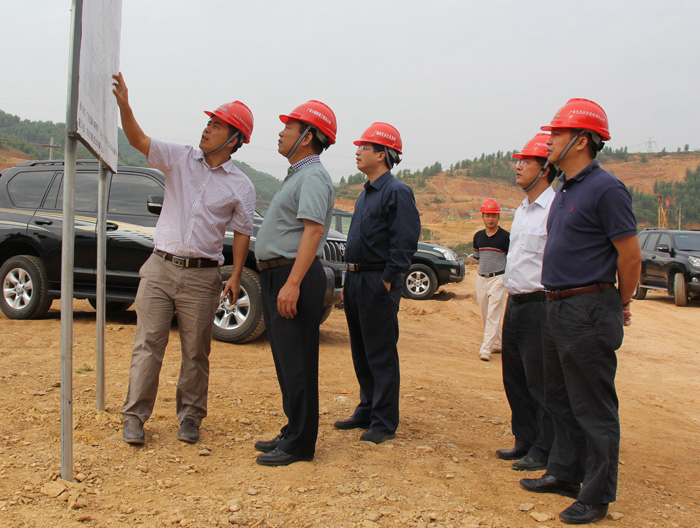 集团公司党委副书记、纪委书记张友坐赴来马路项目检查指导 - 企业要闻 - J9集团