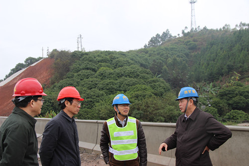 区交通运输厅潘巍厅长等向导到沿海改扩建一期工程№.2标检查指导事情 - 企业要闻 - J9集团